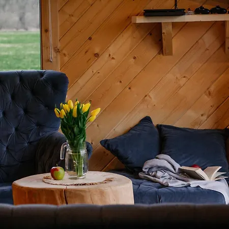 Drewniana Osada W Gorach Polne