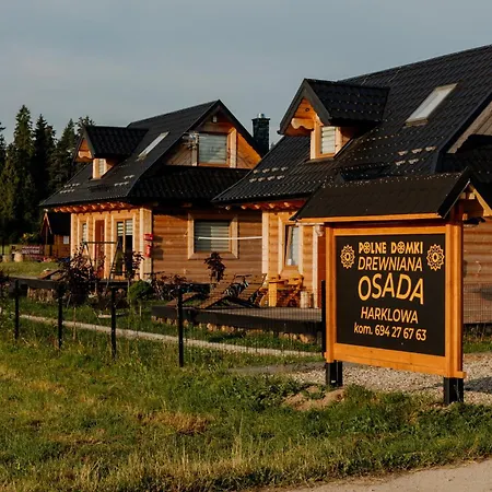 Drewniana Osada W Gorach Polne Harklowa